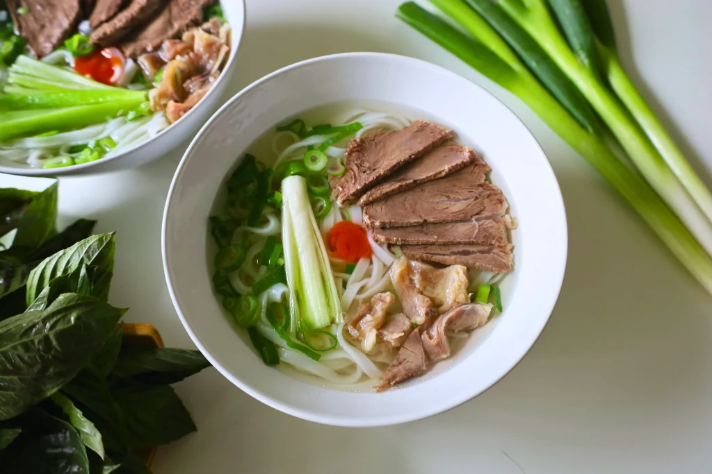 Easy Vietnamese Beef Pho Bo: Quick Recipe for Flavorful Homemade Soup
